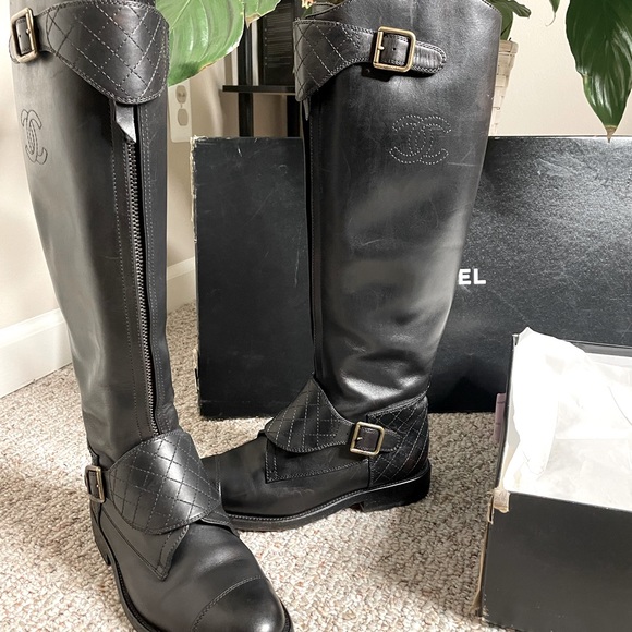 Authentic Chanel boots 37.5 excellent condition - Picture 2 of 15